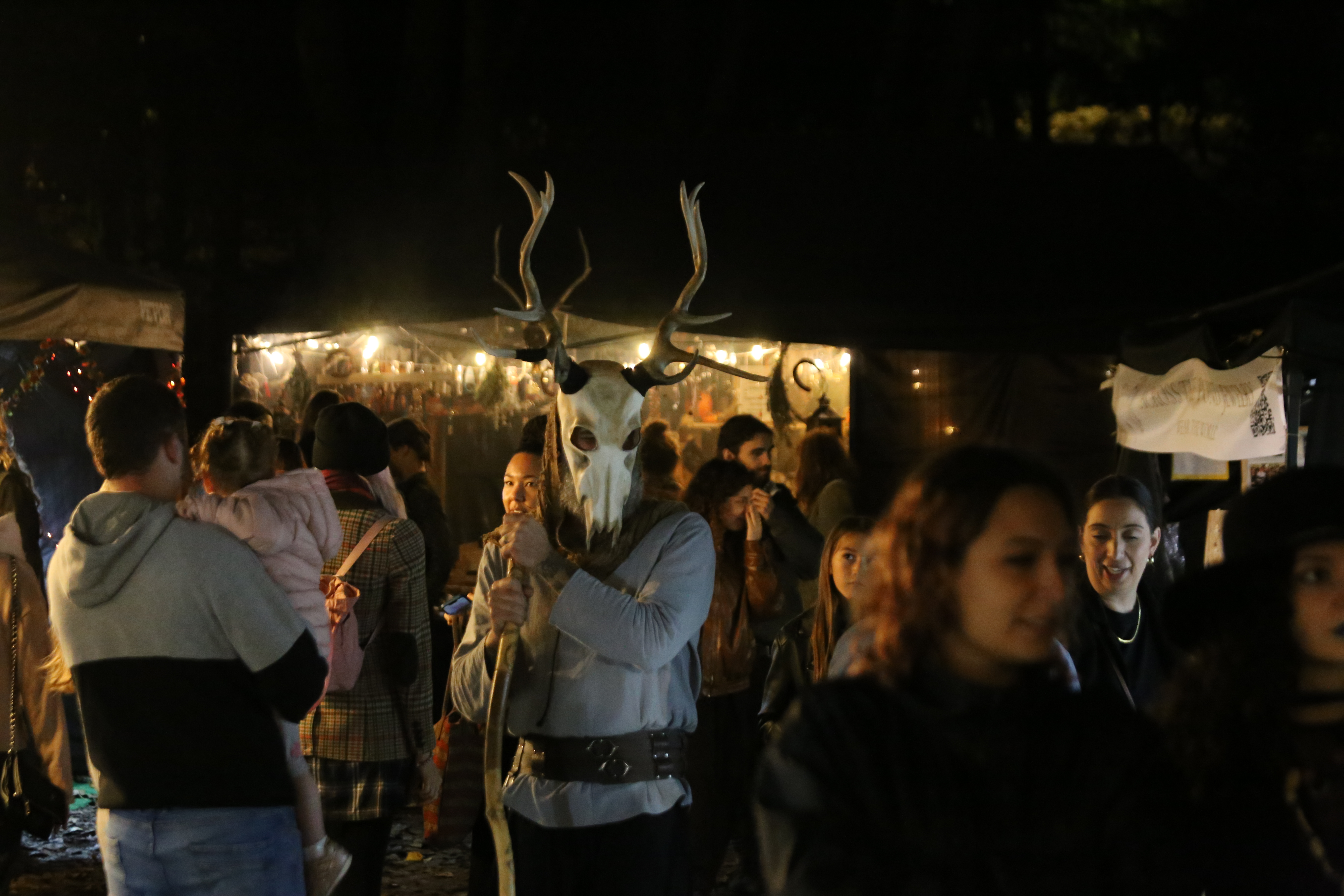 Publico reunido no Samhain Fire Fest 2025 na Quinta da Ribafria em Sintra Portugal