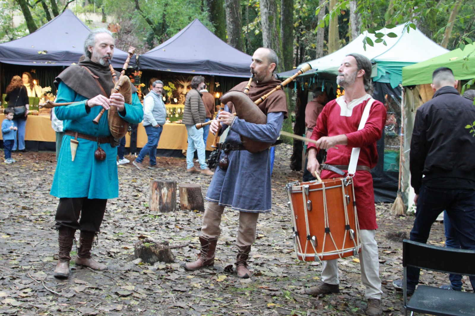 Publico reunido no Samhain Fire Fest 2025 na Quinta da Ribafria em Sintra Portugal