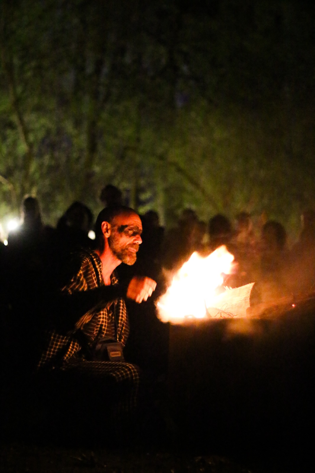 Ritual de fogo dos Ophiussa Fire Theatre no Samhain Fire Fest 2025 em Sintra Portugal