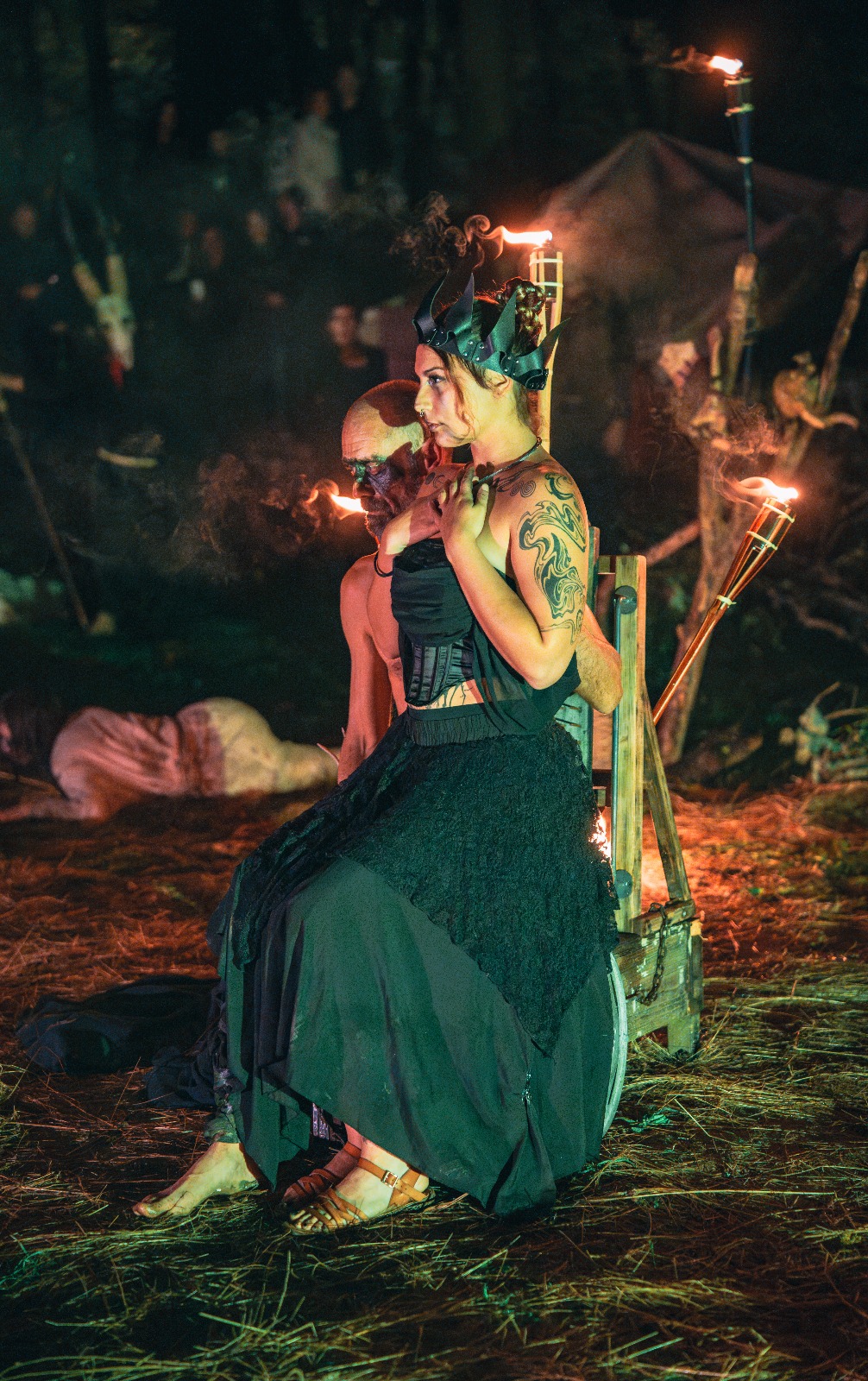 Ritual de fogo dos Ophiussa Fire Theatre no Samhain Fire Fest 2025 em Sintra Portugal